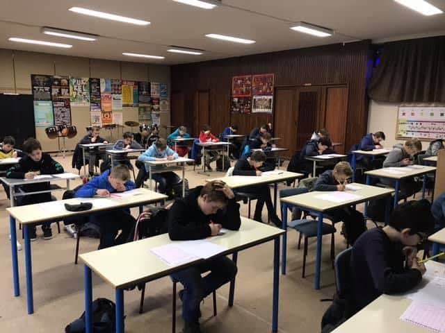 De eerste graad neemt deel aan de kangoeroewedstrijd